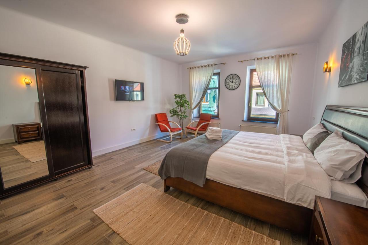 Old Town Suites Braşov Esterno foto