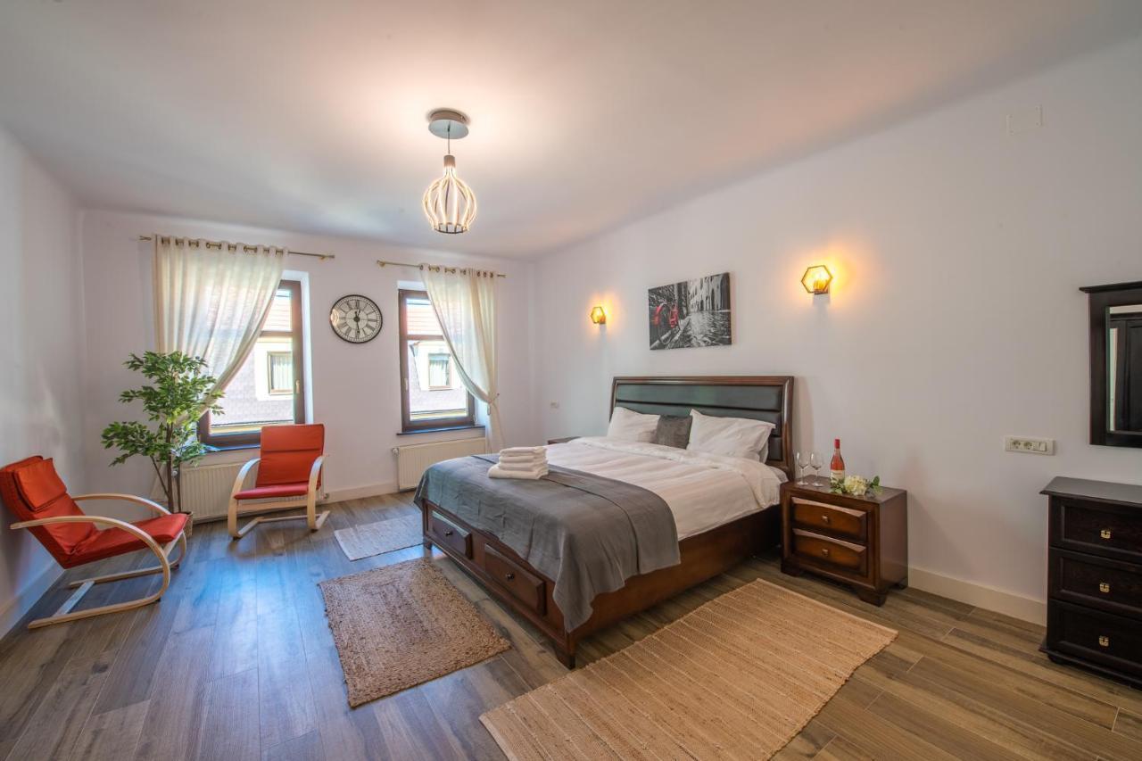 Old Town Suites Braşov Esterno foto
