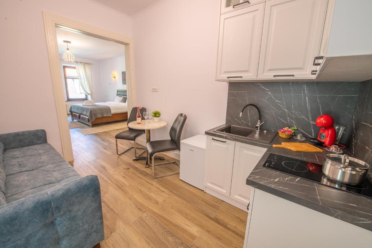 Old Town Suites Braşov Esterno foto